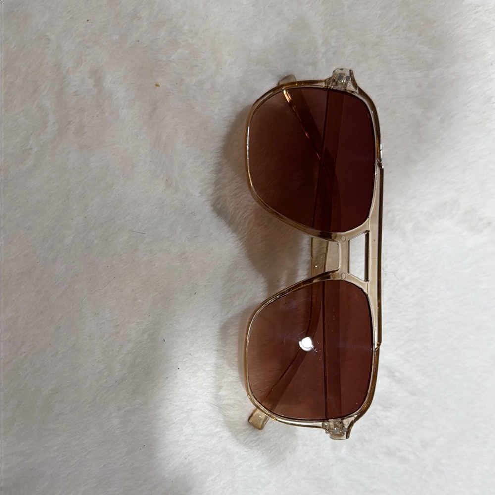 Stylish Gold Sunglasses with Brown Lenses